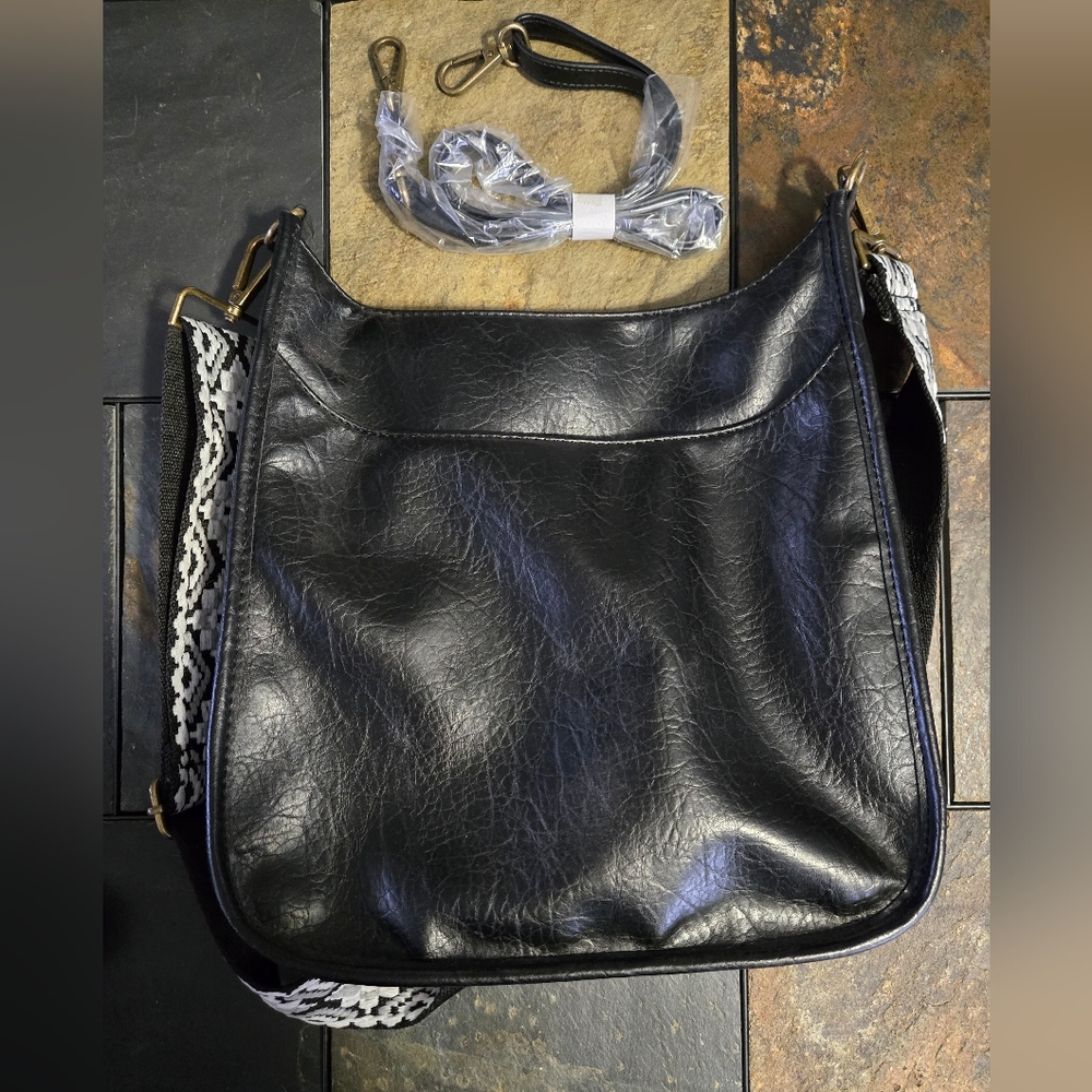 Crossbody with changeable strap